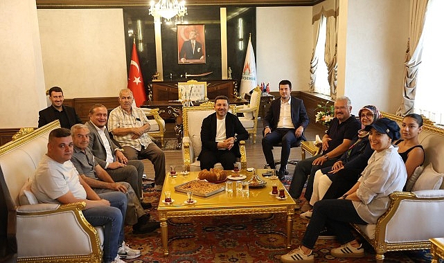 Başkan Rasim Arı, Halk Günü’nde Vatandaşları Dinledi görseli