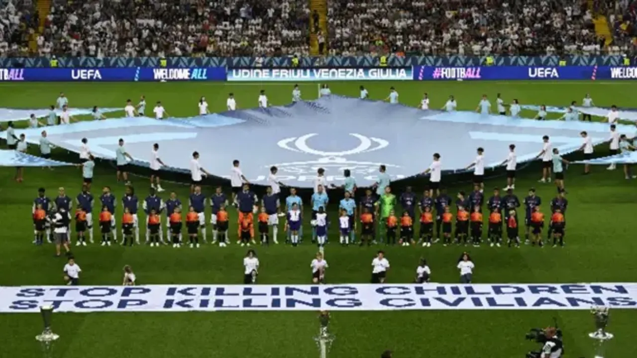 UEFA süper kupa maçında “Sivilleri Öldürmeyi Bırakın” mesajı görseli