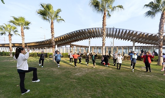 Konak’ta açık havada spor keyfi devam ediyor görseli