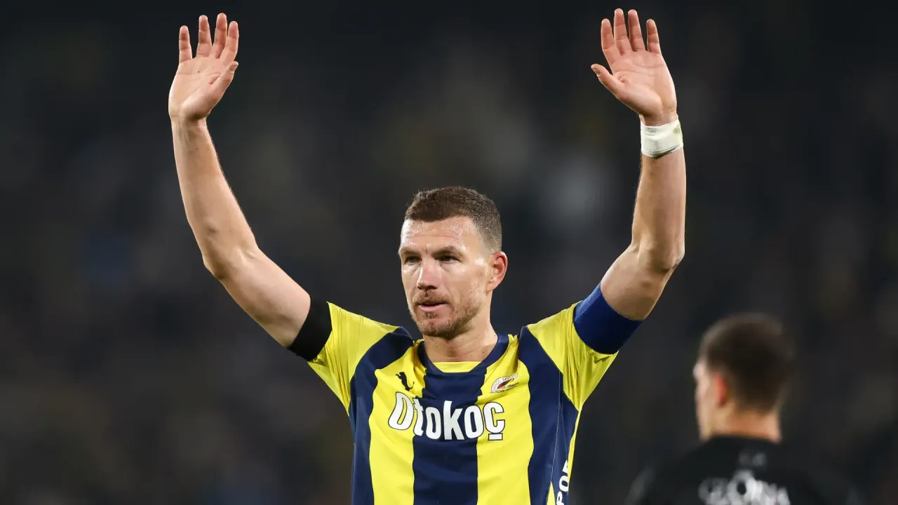 Edin Dzeko'dan yeni takımı Fiorentina'da ilk açıklama: Kenara atılacak bir oyuncu değilim görseli