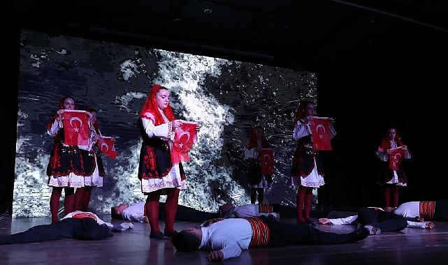 İnegöl’ün Kurtuluşunun 103 Yıllık Hikayesi Sahnede Sergilendi görseli