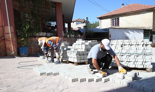 Çiğli’de yol ve park çalışmaları hız kesmeden sürüyor görseli