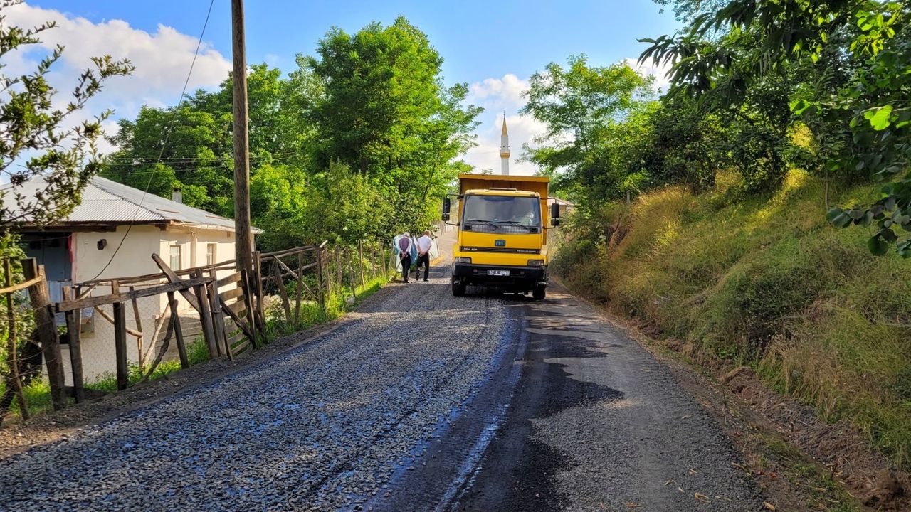 Akkuş’tan Samsun’a bağlantı sağlayan yolda asfalt çalışması başlatıldı görseli