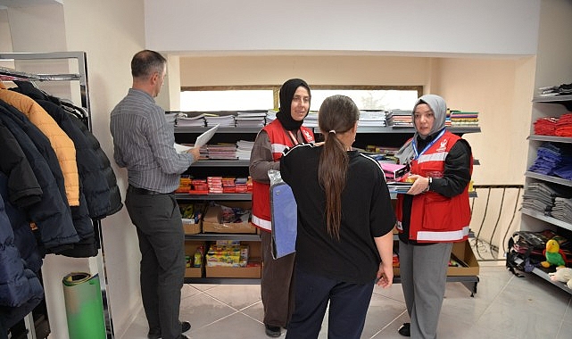 İhtiyaç sahibi öğrencilere kırtasiye yardımı görseli