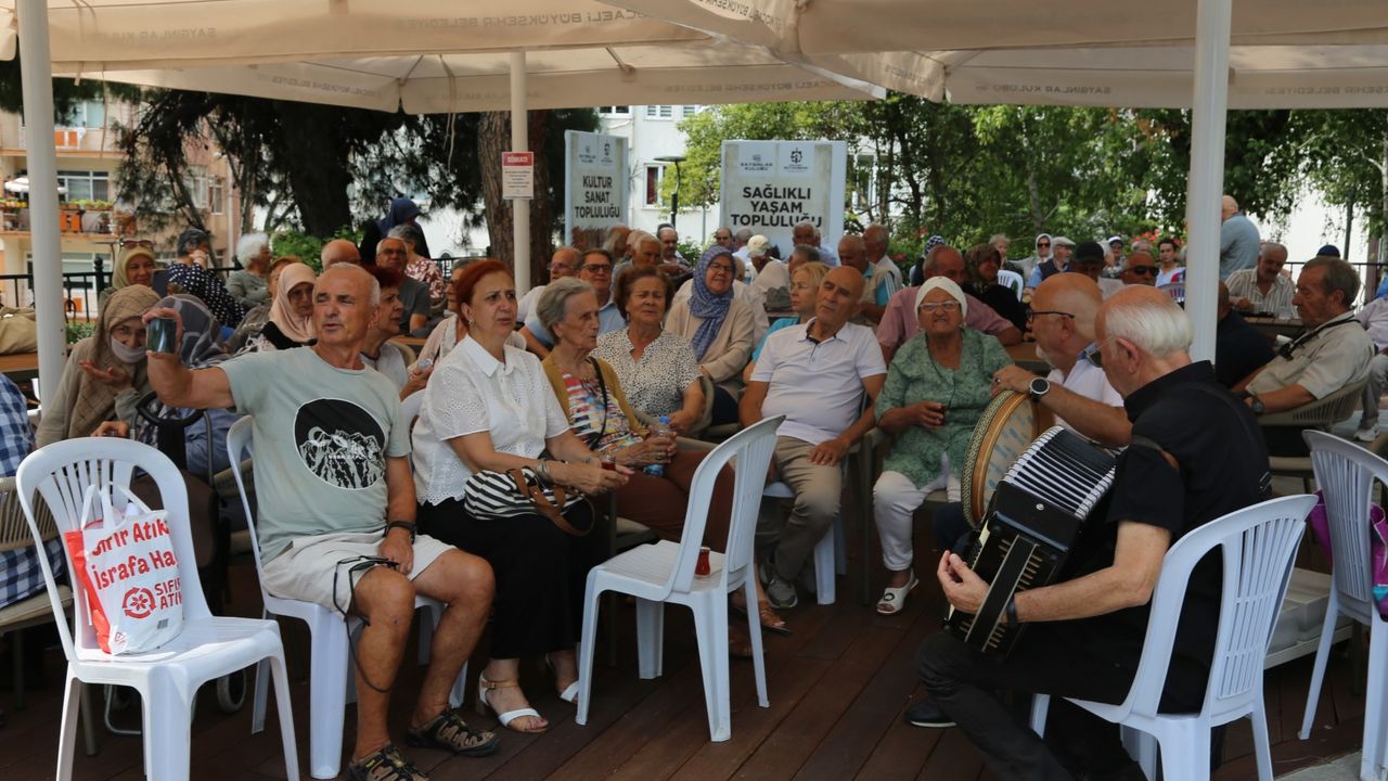 Kocaeli Büyükşehir’in gözde merkezinde keyifler yerinde; Saygınlar Kulübü’nde keyif dolu etkinlik görseli