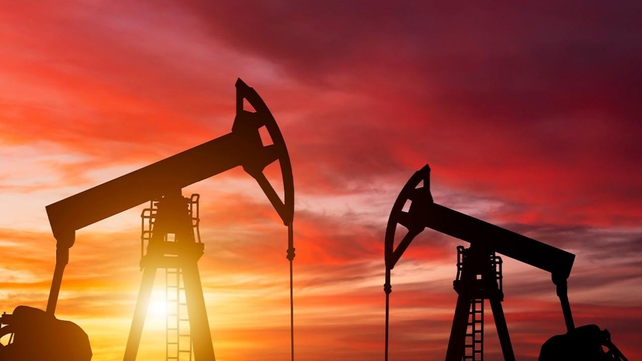 Rusya'nın petrol ve doğal gaz gelirleri yarı yarıya azaldı görseli