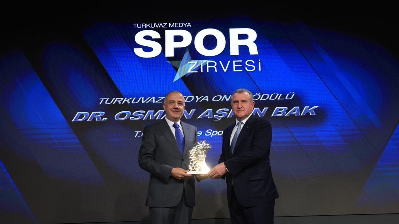 Osman Aşkın BAK'a Spor Hizmet Onur Ödülü görseli