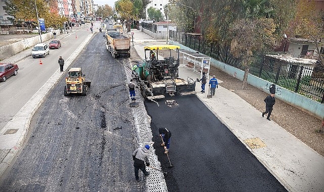 İzmir’de ulaşımı rahatlatan asfalt atağı görseli