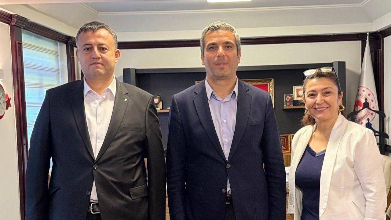 AK Parti Beypazarı İlçe Başkanı Etili’den Çevre, Şehircilik ve İklim Değişikliği İl Müdürü Arık’a ziyaret görseli