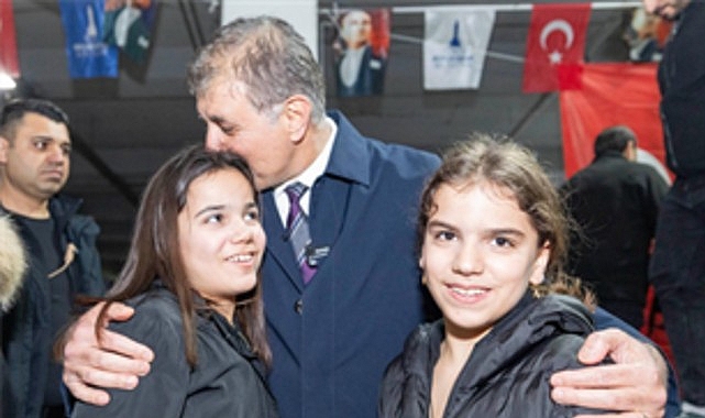 Başkan Tugay binlerce Bucalıyla ramazan sofrasında buluştu görseli