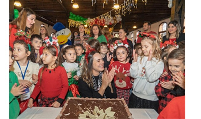 Yuvamız İzmirli çocuklara yeni yıl sürprizi görseli