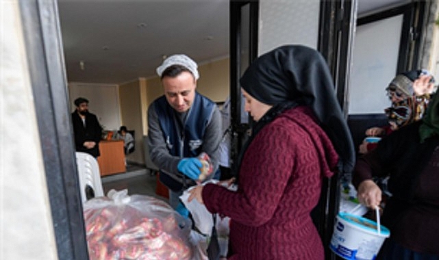 İftar bereketi Büyükşehir’in aşevinden sofralara uzanıyor görseli