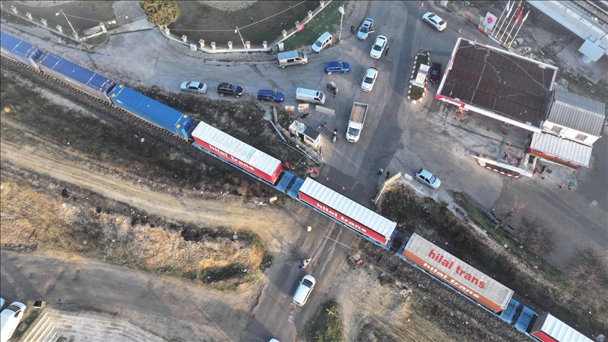 Edirne'de arızalan tren nedeniyle Karağaç'a ulaşım yolu bir süreliğine aktif olamadı görseli