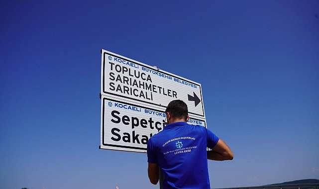 Kırsal ulaşımda levhalar yenileniyor görseli