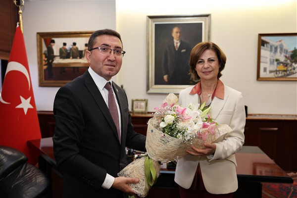 Eskişehir Baro Başkanı Av. Mustafa Elagöz ve yönetim kurulu üyeleri,