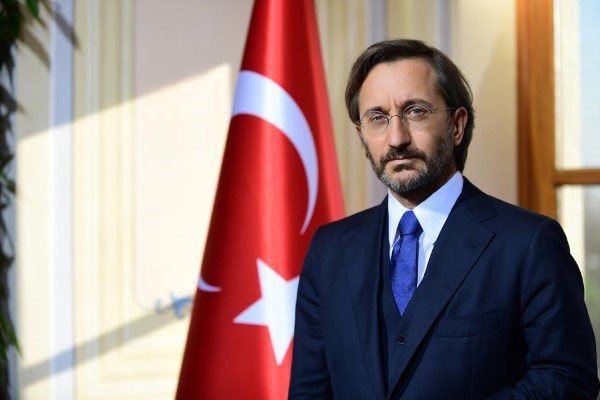 İletişim Başkanı Fahrettin Altun, Antalya'nın Konyaaltı ilçesinde devrilen teleferik direğine