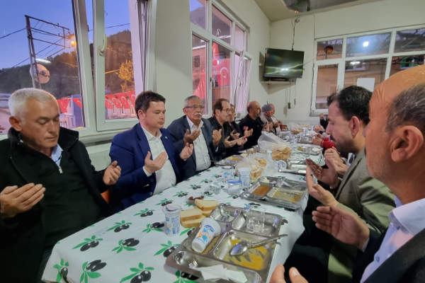 Osmangazi Belediye Başkanı Erkan Aydın, Gökçeören Mahallesi’nde iftar programına katıldı.