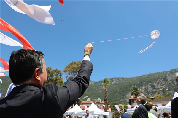 Muğla Büyükşehir Belediyesi Engelliler Haftası kapsamında Akyaka’da Uçurtma Şenliği düzenledi.