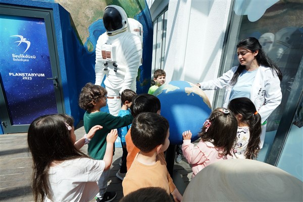 Beylikdüzü Belediyesi, ilçedeki ilk planetaryumu (gökevi) açarak çocukları gök bilimiyle