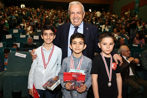 Nilüfer Belediyesi’nin bu yıl 13’üncüsünü gerçekleştirdiği “Boyun Kadar Kitap Oku”