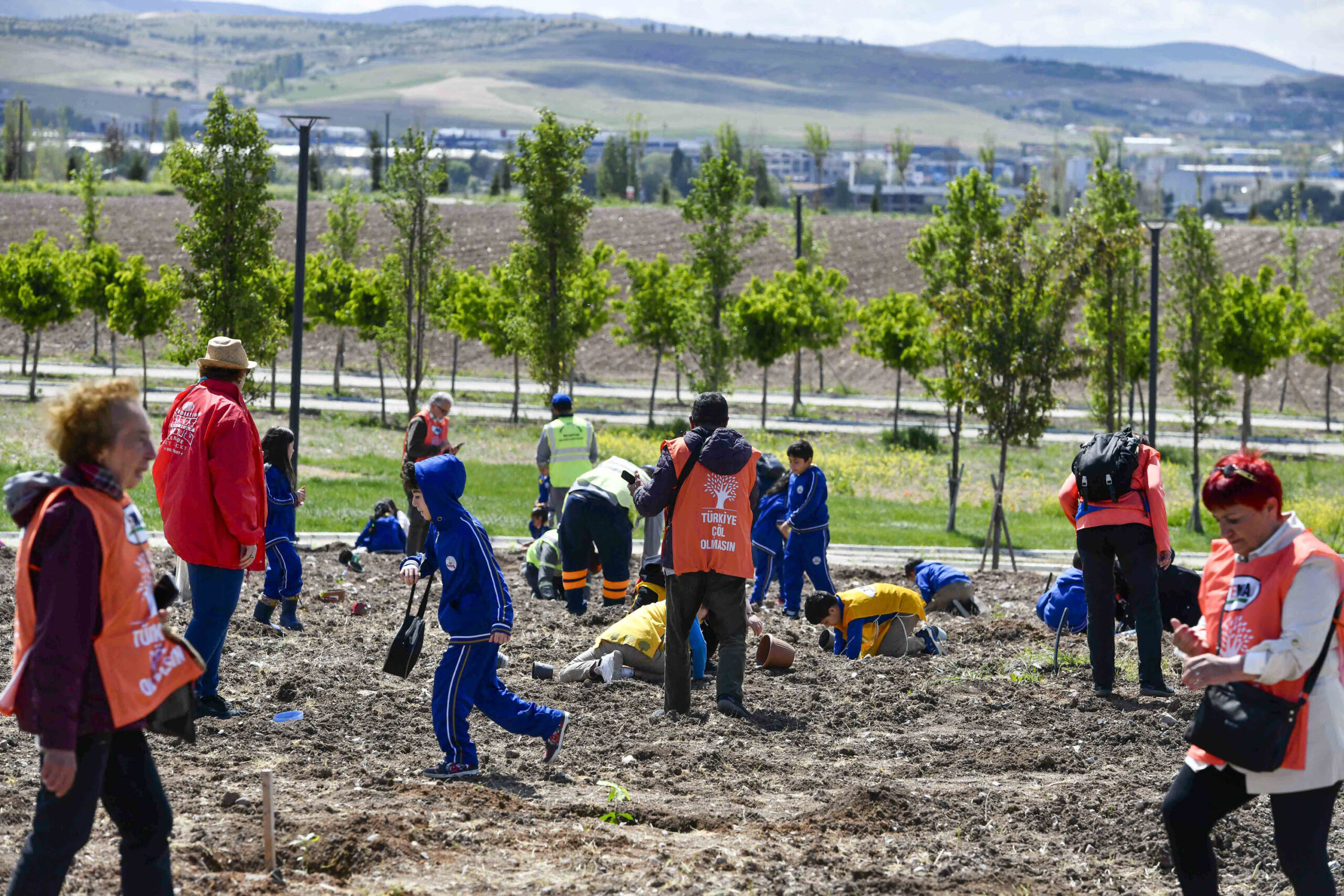 TEMA Vakfı ve Ankara Büyükşehir Belediyesi bünyesinde bulunan 18 Çocuk