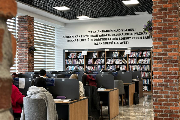 Kağıthane Belediyesi’nin millet kıraathaneleri, özellikle Yükseköğretim Kurumları Sınavı’na (YKS) hazırlanan