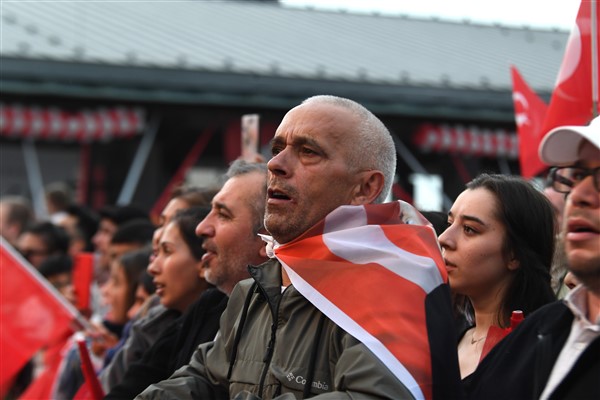 Osmangazi Belediyesi tarafından düzenlenen 19 Mayıs kutlamalarına katılan şarkıcı Haluk