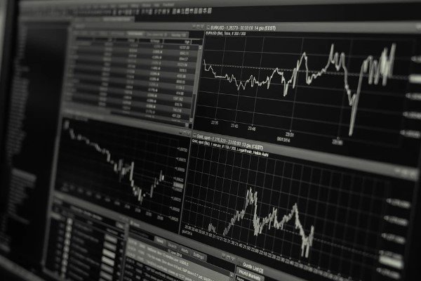 Dün 10.465 - 10.715 arasında hareket eden BIST100 günü 10.479