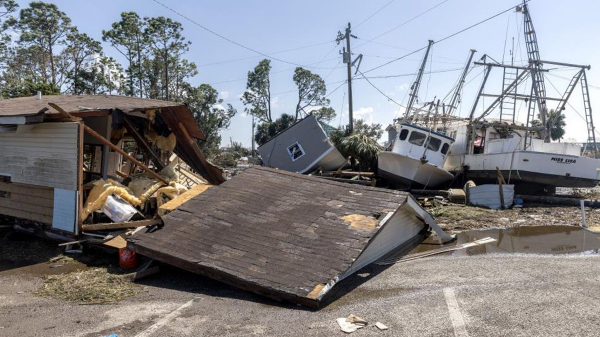 Perşembe gecesi ABD'nin Florida eyaletine 4. kategori fırtına olarak ulaşan