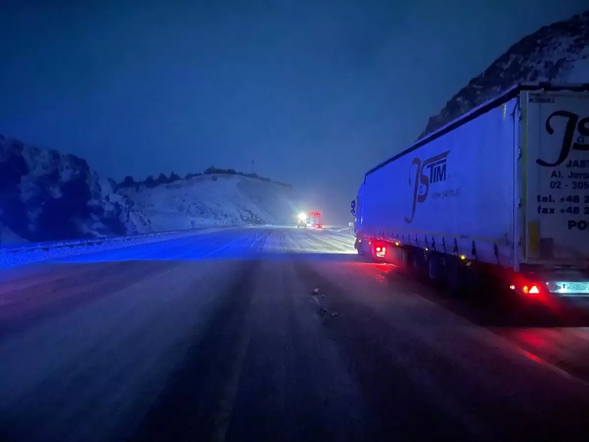 Kar ve tipiden dolayı ağır tonajlı araçların geçişine izin verilmiyor,