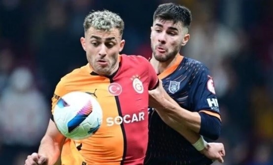 Başakşehir Galatasaray karşılaşmasın da ikinci devre Başakşehir takımının santra vuruşu