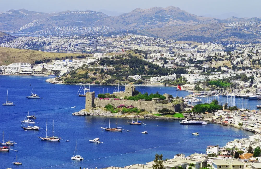 Dünyaca ünlü Bodrum Yarımadası doğal güzellikleri, mimarisi, koyları, denizi ve