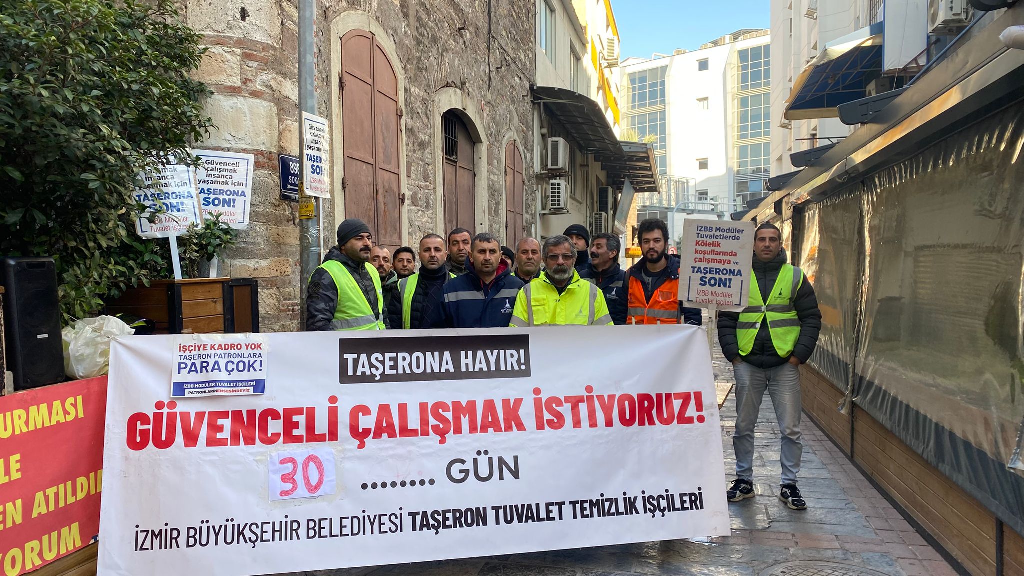 Son Dakika: İzmir Kültürpark’ta Taşeron Çalışanlarından Protesto! İzmir Kültürpark fuar