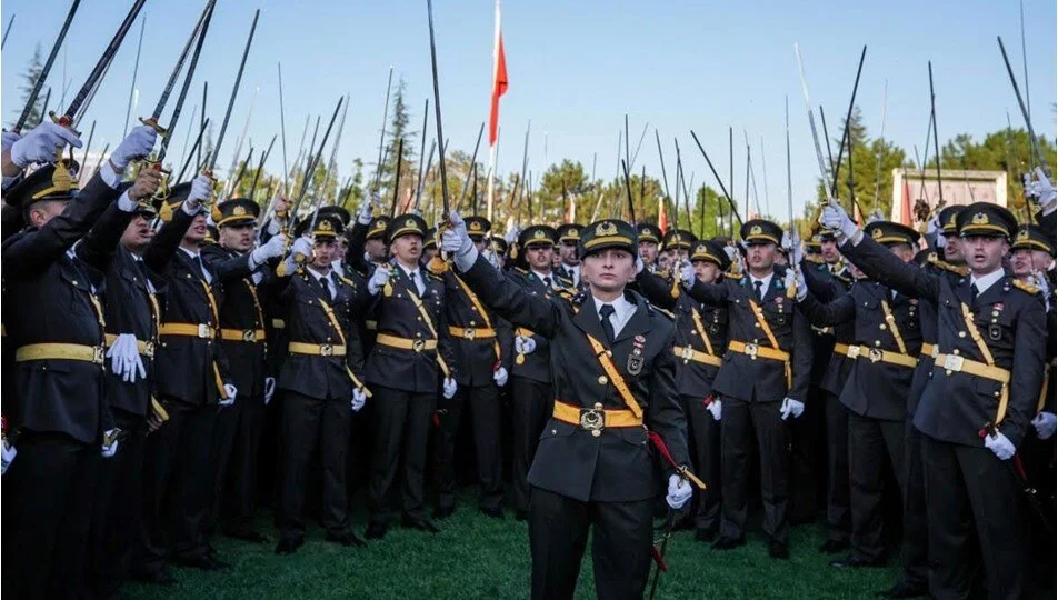 Mustafa Kemal’in Askerleriyiz diyen beş teğmen Türk Silahlı Kuvvetleri’nden İhraç