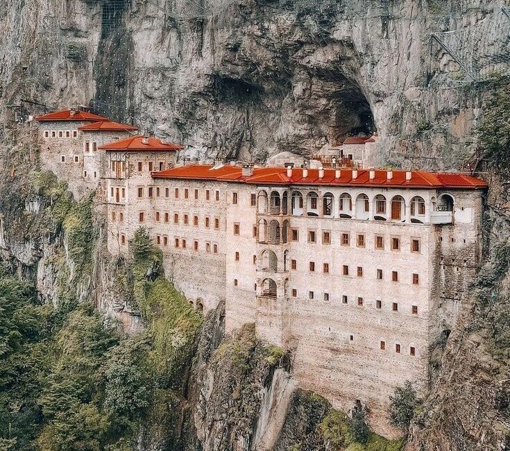 Karadeniz bölgesinde bulunan Trabzon, doğası ve tarihsel geçmişi ile büyük