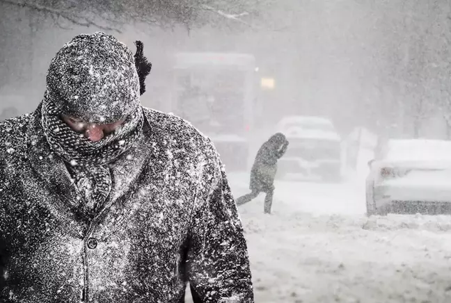 Sıcaklıkların birden 12 derece düşmesi ile İstanbul’a yoğun kar yağışı