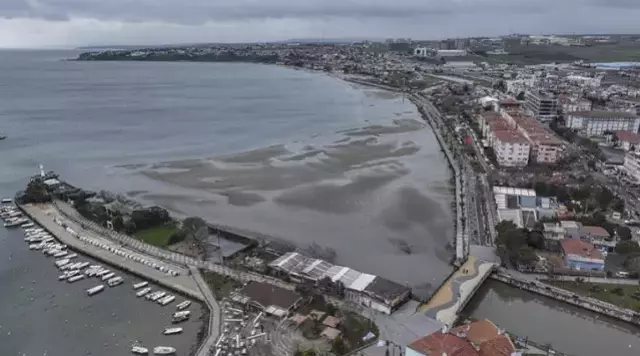 İstanbul Silivri sahilinde geçenlerde deniz suyu yaklaşık 100 metre kadar